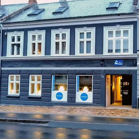 Skon Lejlighed Med Gardhave. - Ottos Kahyt *